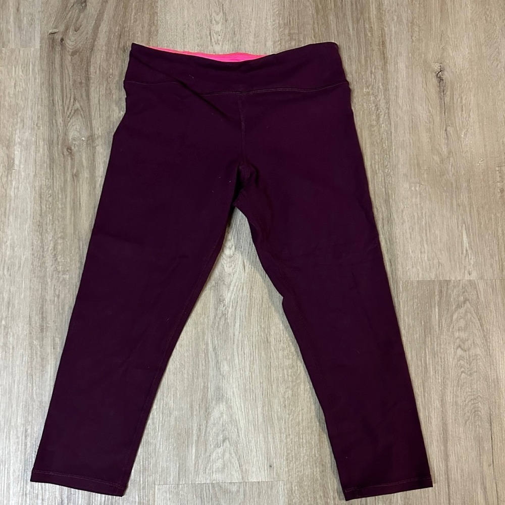 American Eagle AEO Burgundy Cropped Leggings Size Small